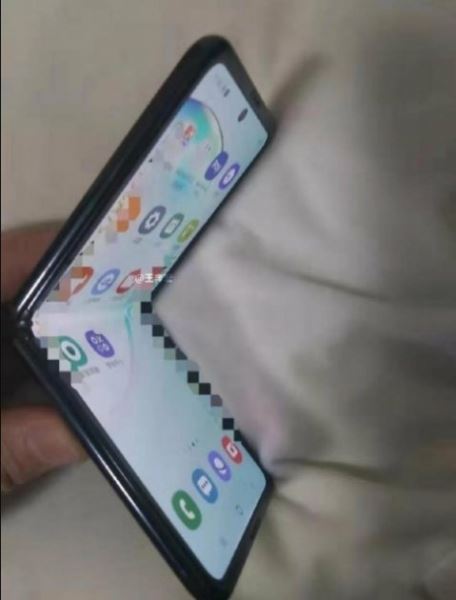 <br />
        Samsung Galaxy Fold 2 появляется на живом фото<br />
    