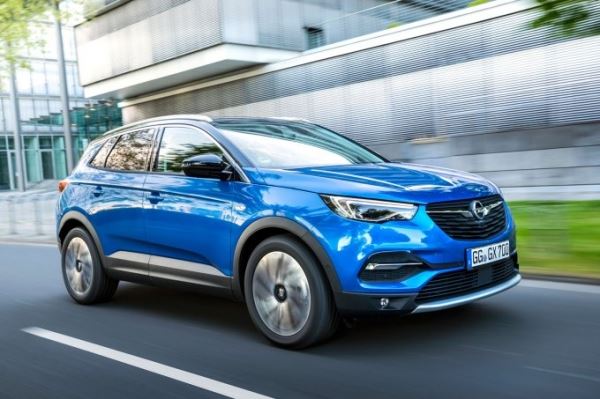 Opel Zafira Life и Grandland X начинают продавать в России