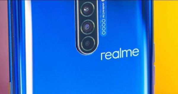 <br />
        Последний официальный постер демонстрирует переднюю часть Realme X50 5G<br />
    